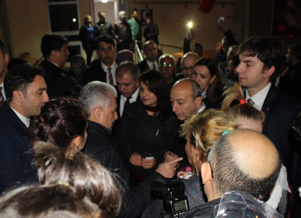 Başbakan Yıldırım’dan şehit evine ziyaret