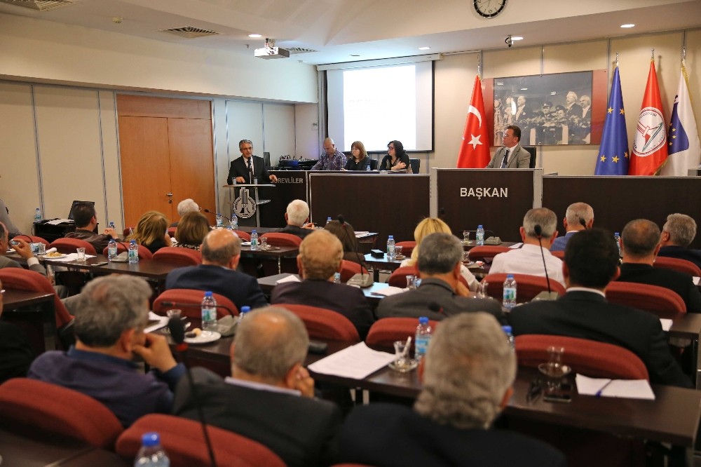 Faaliyet raporuna AK Partili, CHP’li meclis üyelerinden onay