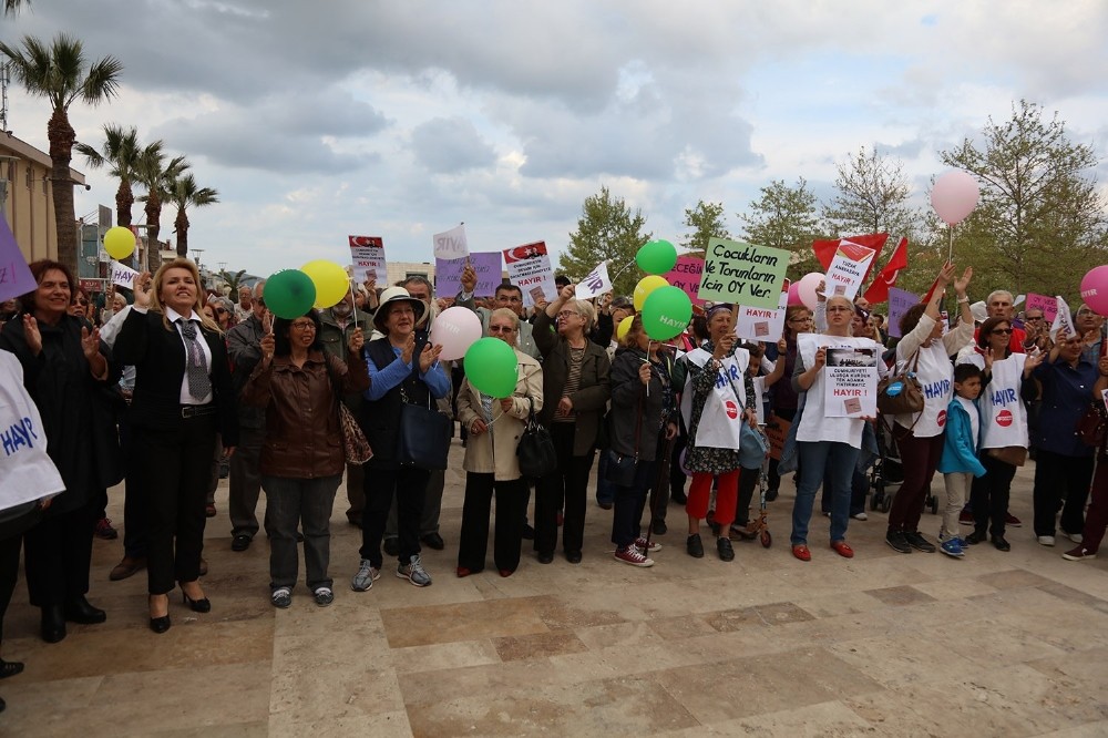 Urla’daki Demokrasi Şenliğine yoğun katılım