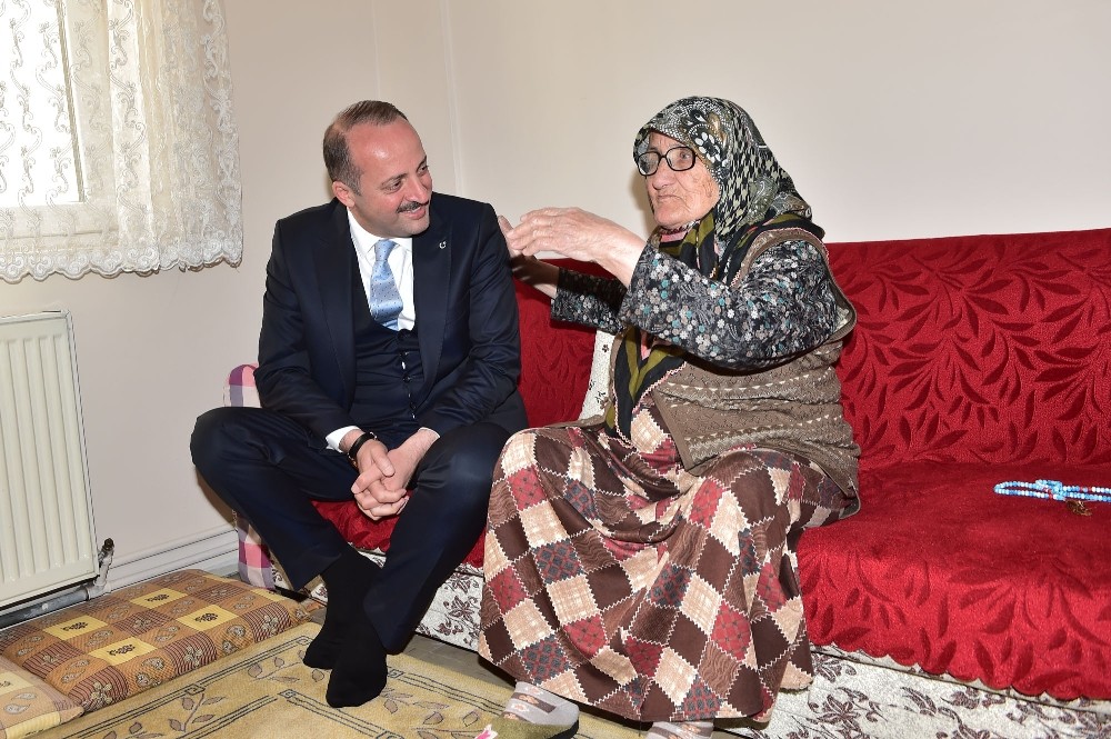 Başkan Akgül’den sürpriz ev ziyaretleri