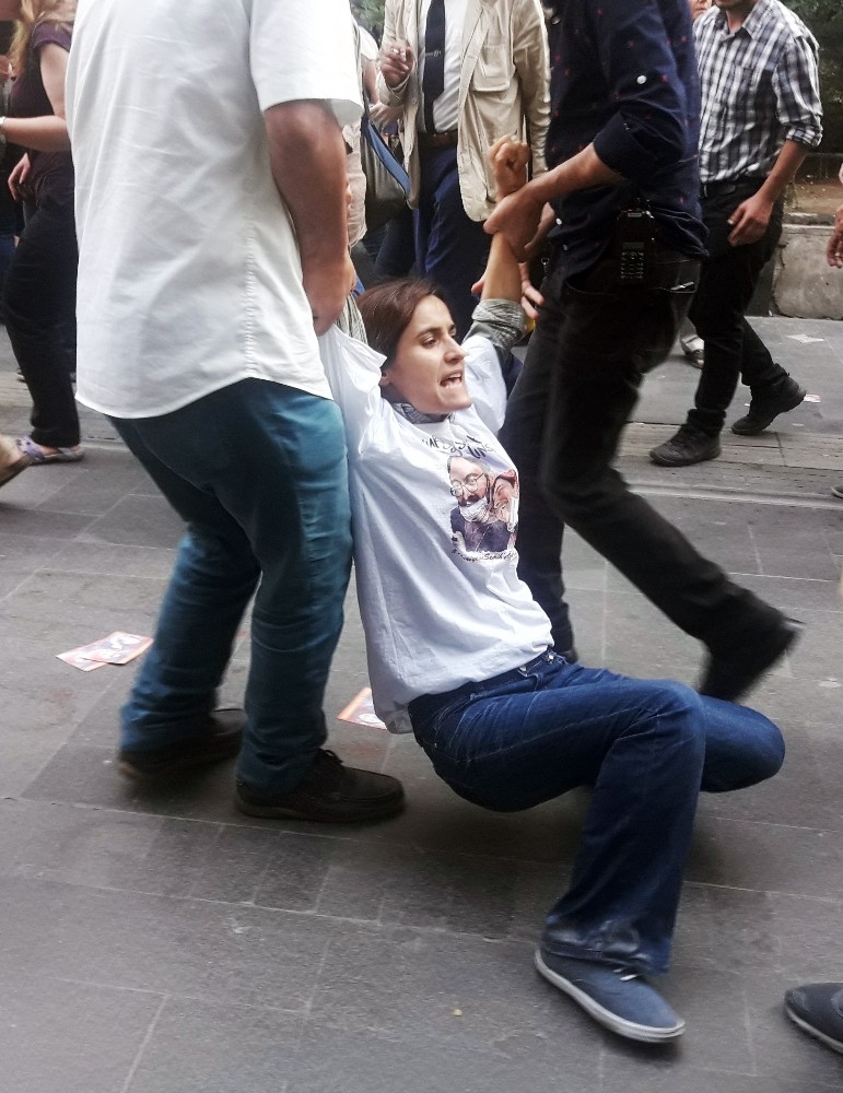 Ankara’daki izinsiz eyleme polis müdahalesi