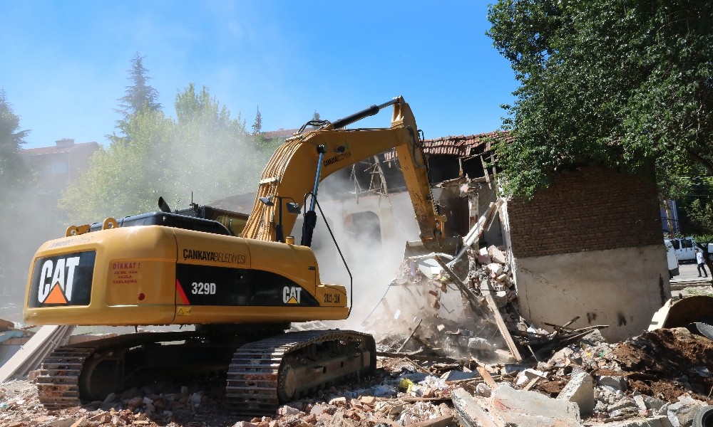 Çankaya’da planlı yapılaşma için yıkımlar sürüyor