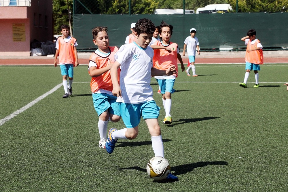 Yenimahalle’nin yaz spor okulları açıldı