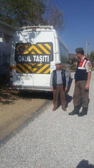 Kula’da servis araçları denetlendi