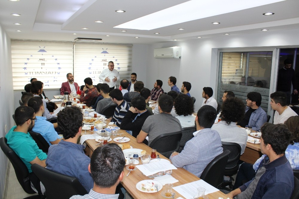 Genç girişimciler TÜMSİAD İzmir’de buluştu