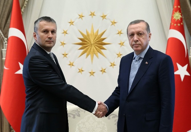 Romanya Büyükelçisi Cumhurbaşkanı Erdoğan’a güven mektubu sundu