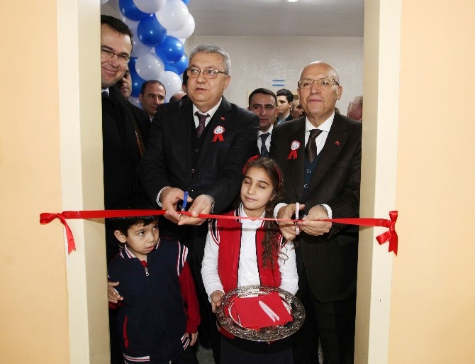 Yenimahalle Belediyesi’nden ilkokula kütüphane
