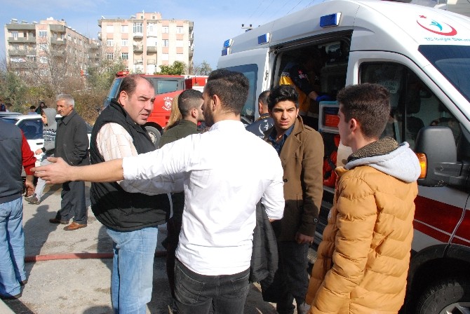 Kahraman gençler alevlerin ortasından hayat kurtardı