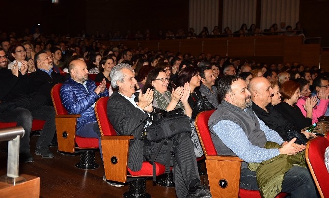 Özdemir Erdoğan’dan İzmir’de unutulmaz konser