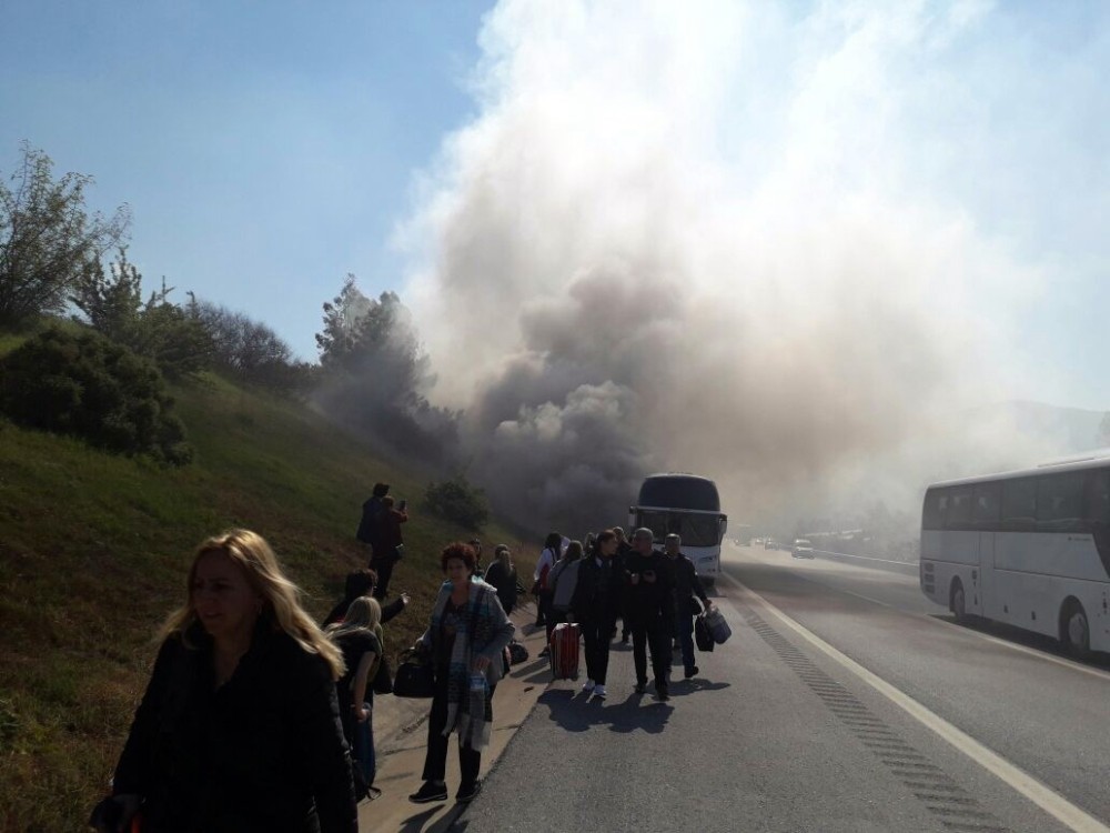 Tur otobüsünde çıkan yangında 48 yolcu ölümden döndü