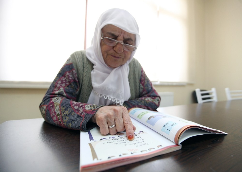 YENİMEK Fatma ninenin okuma-yazma hayalini gerçeğe dönüştürdü