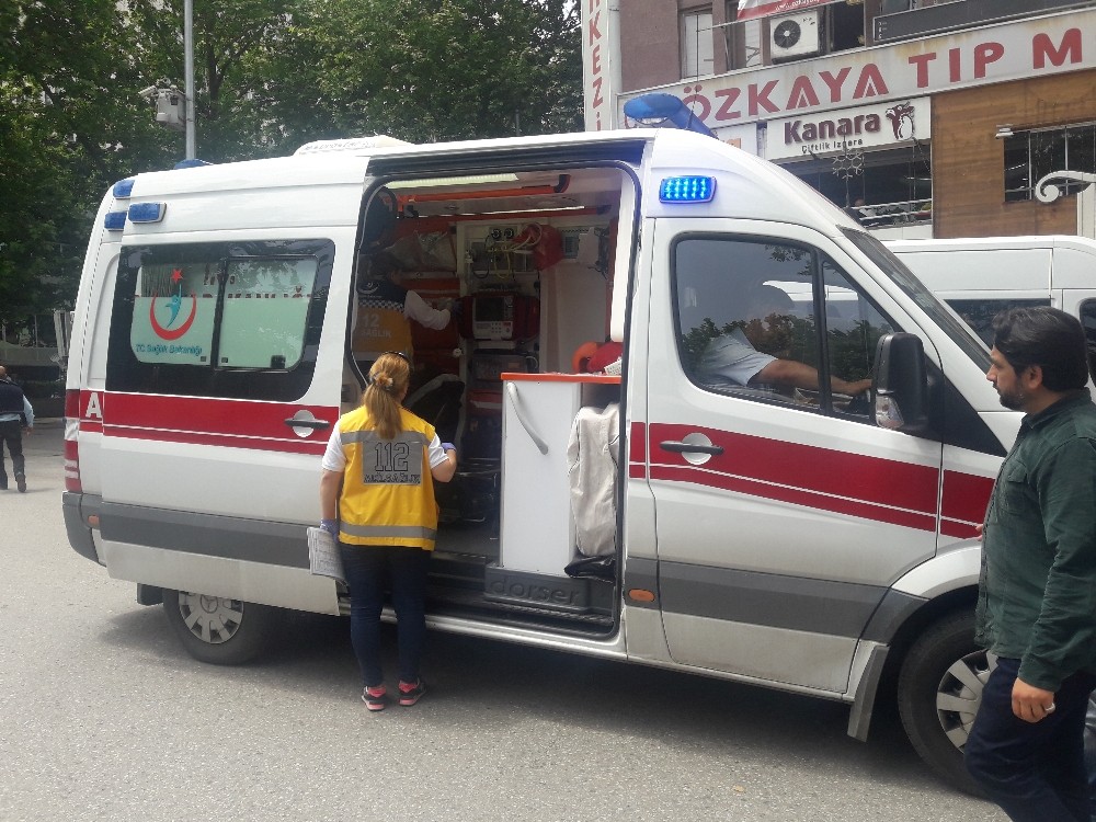Yol verme tartışmasında polis ile dolmuş şoförü arasında arbede yaşandı