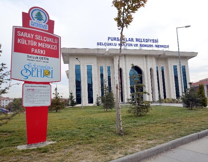 Pursaklar’da parklar Kırmızı-Beyaz oldu