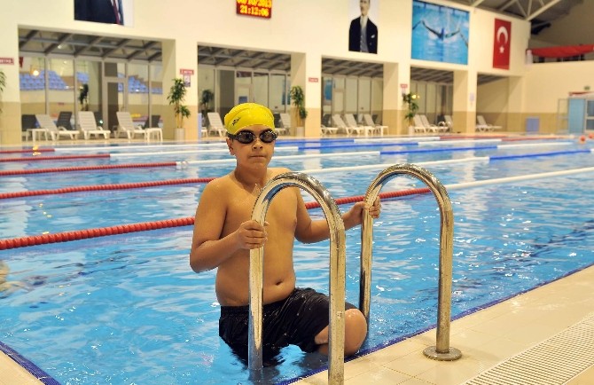 Mamak Belediyesi Yüzme Havuzu kış aylarında da hizmete devam ediyor
