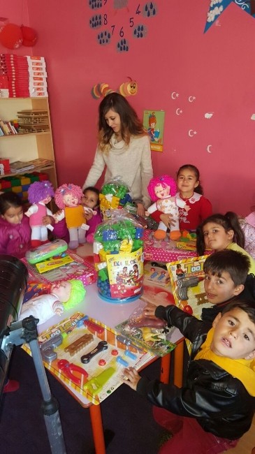 Başkan Çetin’den Şırnaklı miniklere hediye
