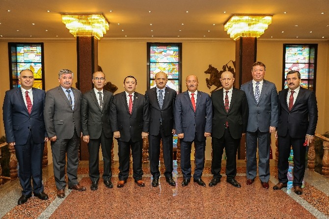 Türk Harb-İş Sendikası heyetinden Bakan Işık’a ziyaret
