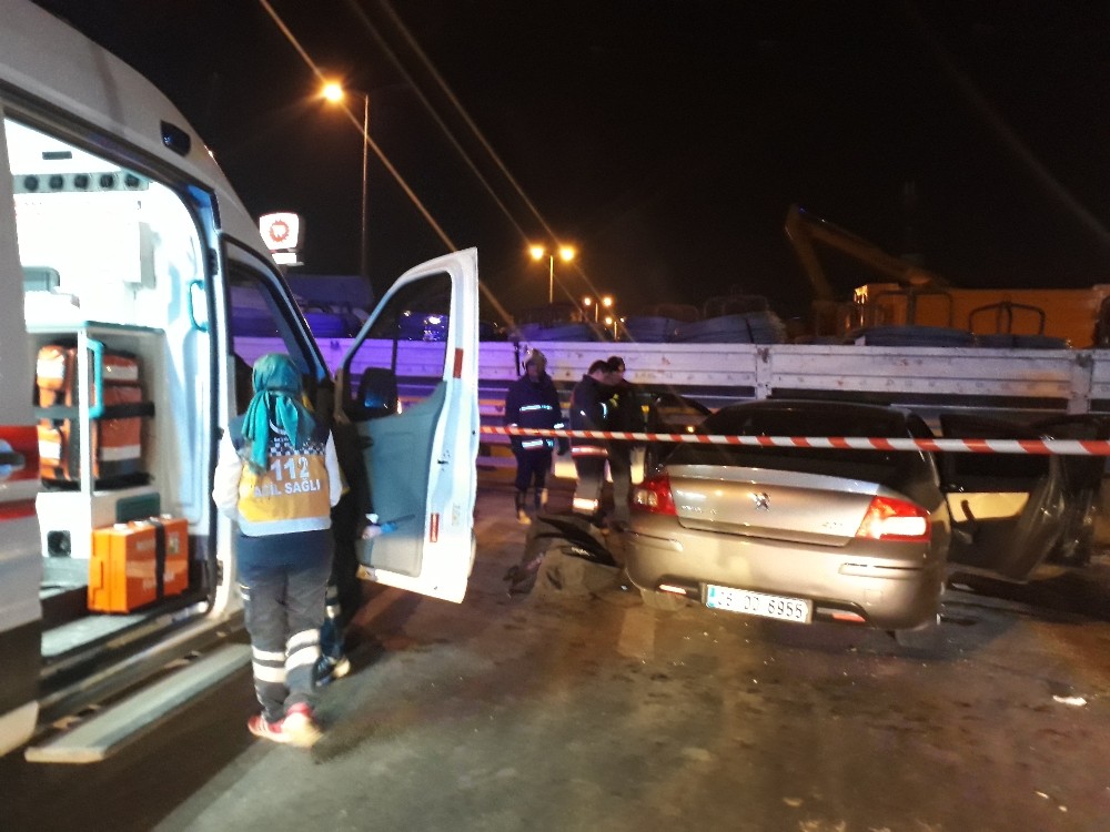 Evli çifti trafik kazası ayırdı