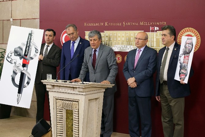 CHP’li vekillerden Parlamento Muhabirleri Derneği’ne ziyaret
