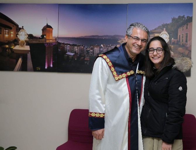 Başkan Akpınar’ın mezuniyet sevinci
