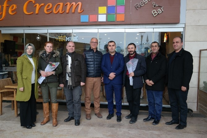 AK Parti gazetecileri unutmadı
