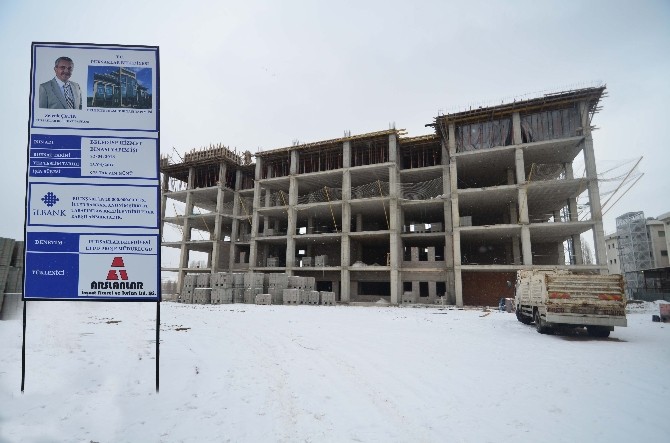 Pursaklar Belediyesi Hizmet Binası yükseliyor
