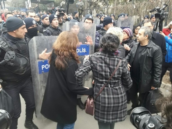 Cebeci Kampüsü’nde KHK protestosuna polis müdahale etti
