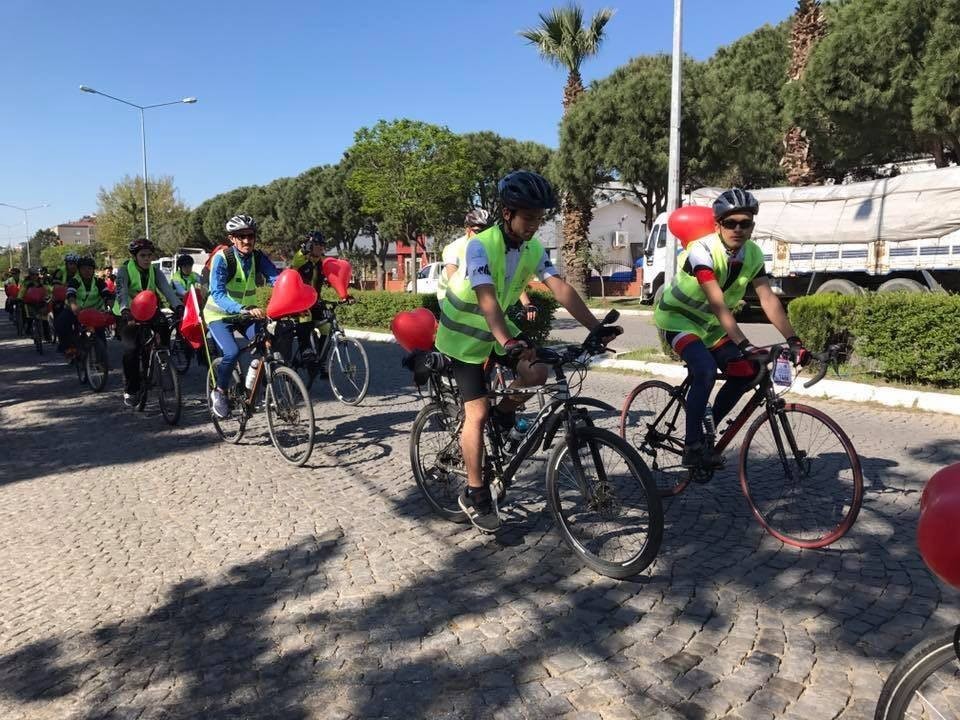 Bisikletçiler kalp sağlığı için pedallara bastı