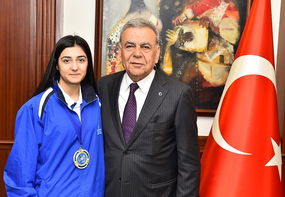 Altın kızdan madalyalı ziyaret