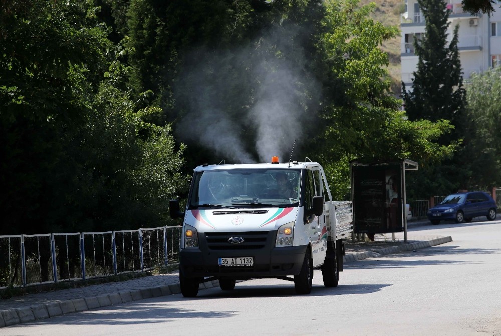 Karşıyaka’da haşere ve sineklere savaş