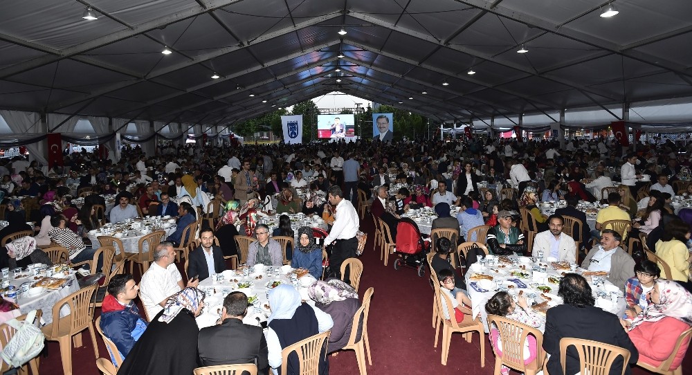 Büyükşehir’in iftar konukları İmam Hatip Okulları Platformu oldu