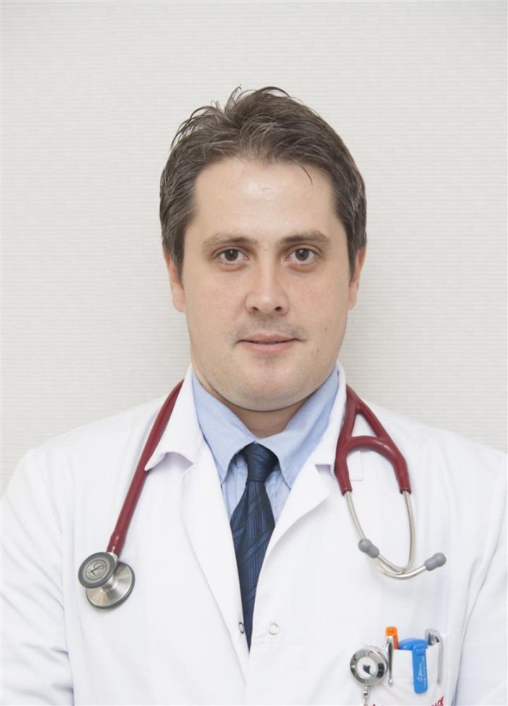 İç Hastalıkları Uzmanı Dr. Ömer: