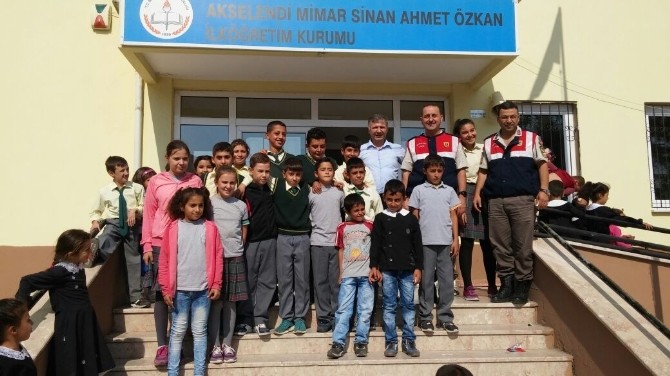 Akhisar’da Jandarmadan öğrencilere trafik eğitimi
