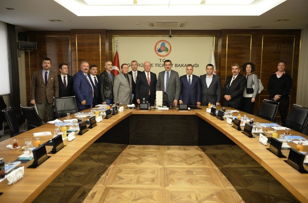 Bakan Tüfenkci perakendecilere sebze meyve standardını anlattı
