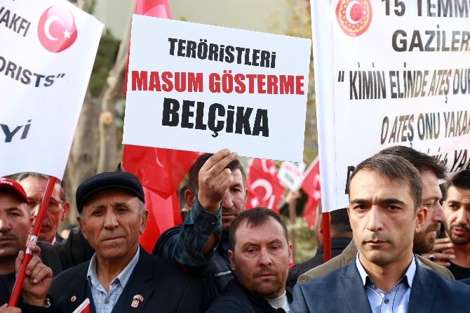 Şehit aileleri ve gazilerden Belçika’ya siyah çelenkli protesto