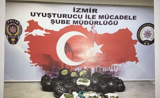 İzmir’e bir tonun üzerinde uyuşturucu getiren şebeke çökertildi