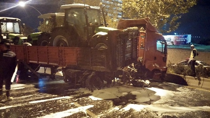 Başkent’te refüje çarpan TIR alevler içinde kaldı
