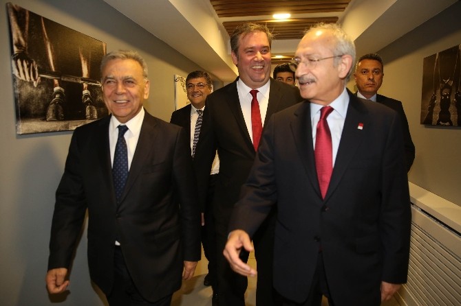 Kılıçdaroğlu İzmir’de gençlerle bir araya geldi