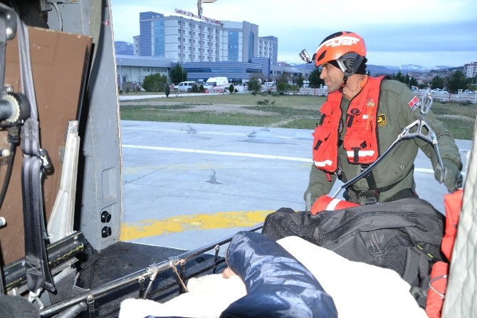 Yaralı mürettebat için Sahil Güvenlik helikopter görevlendirdi