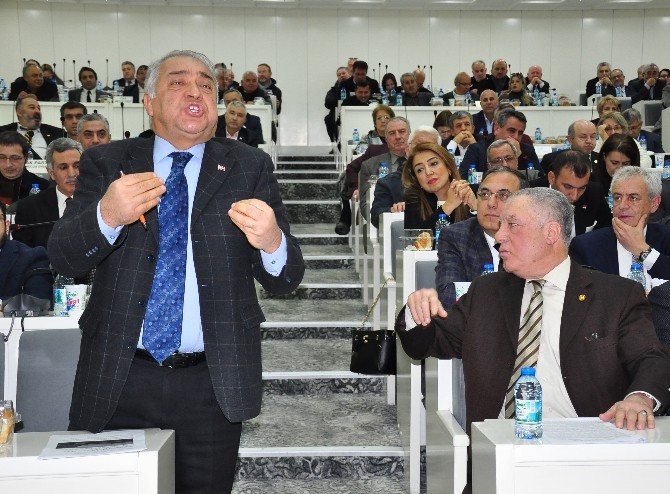 Mecliste zincirleme kaza gerginliği
