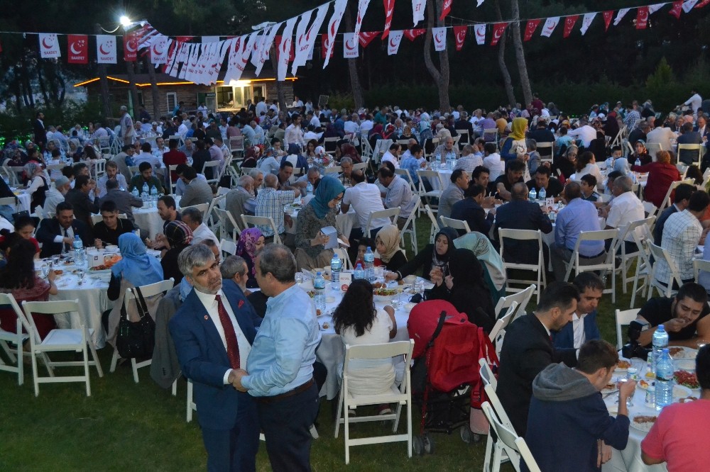 SP Genel Başkanı Karamollaoğlu, İzmir’de iftarda partililerle buluştu