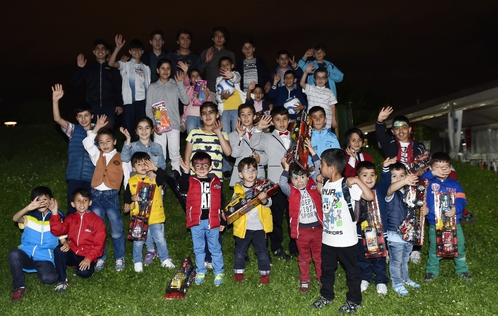 Gökçek koruma altındaki çocuklarla iftarda bir araya geldi