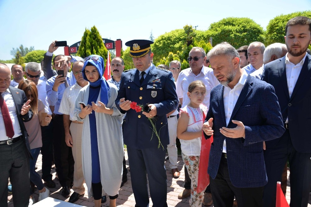 AK Partili Lütfiye Selva Çam Kahramankazan’da şehit mezarlarını ziyaret etti