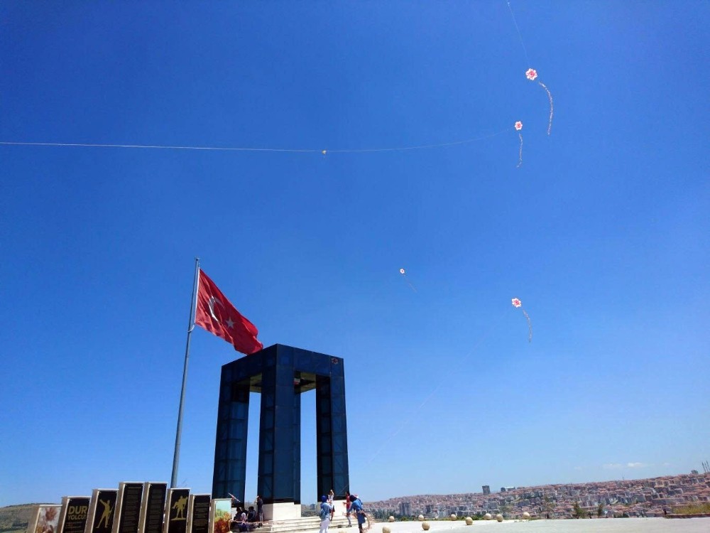 Gökyüzünü ay yıldızla donattılar