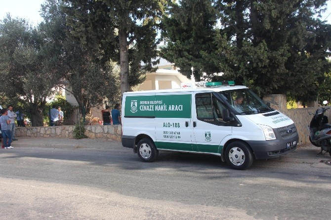 Genç adamı ailesi evde ölü buldu