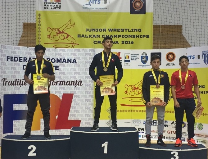Akhisarlı güreşçiler, Balkanlardan 2 altın ve 1 bronz madalya ile döndüler
