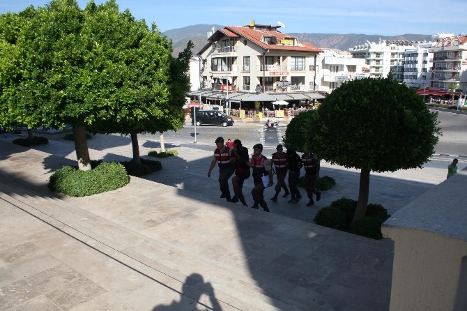 Hırsızlık şüphelilerine uykuda baskın
