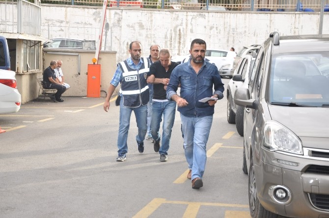 Soyguncu polis çıktı