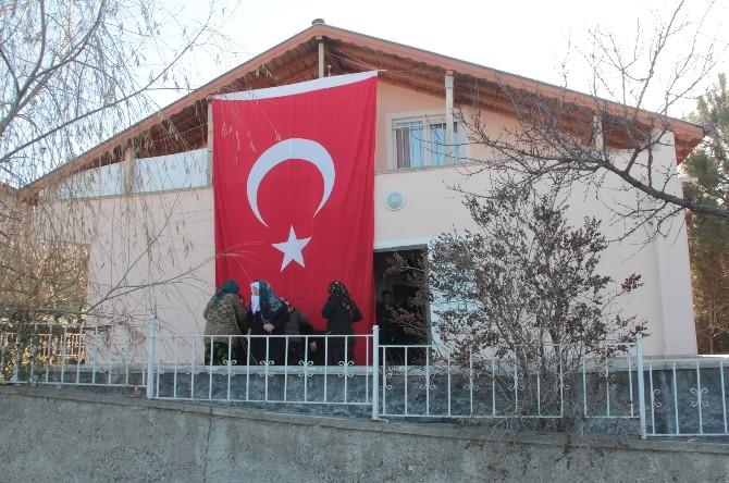 Şehit polis memuru Sarıkaya’nın baba ocağına acı haber ulaştı