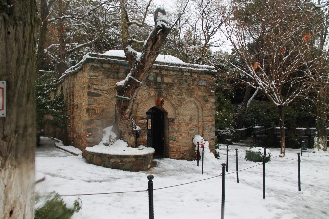 Selçuk’ta, karla kaplanan tarihi yerler birer tabloya dönüştü
