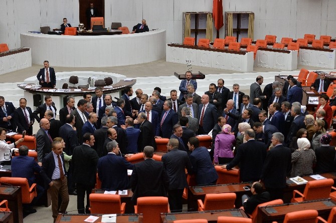 TBMM Genel Kurulu gergin başladı
